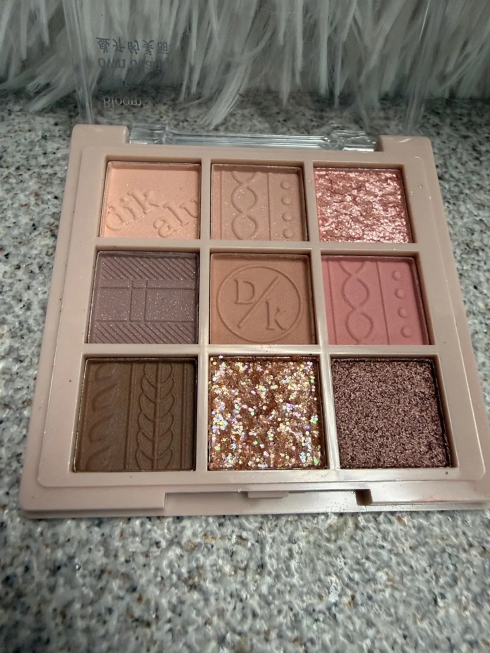 9-Color Neutral & Rose Eyeshadow Palette - Pink & Brown Shades